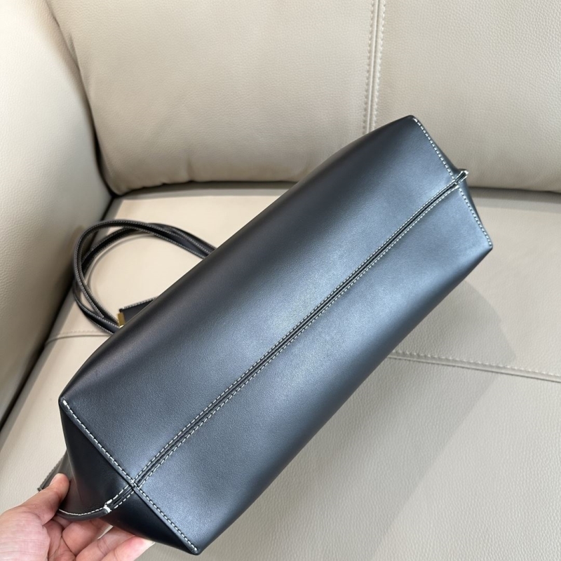 Bv*b*rry shopping bags